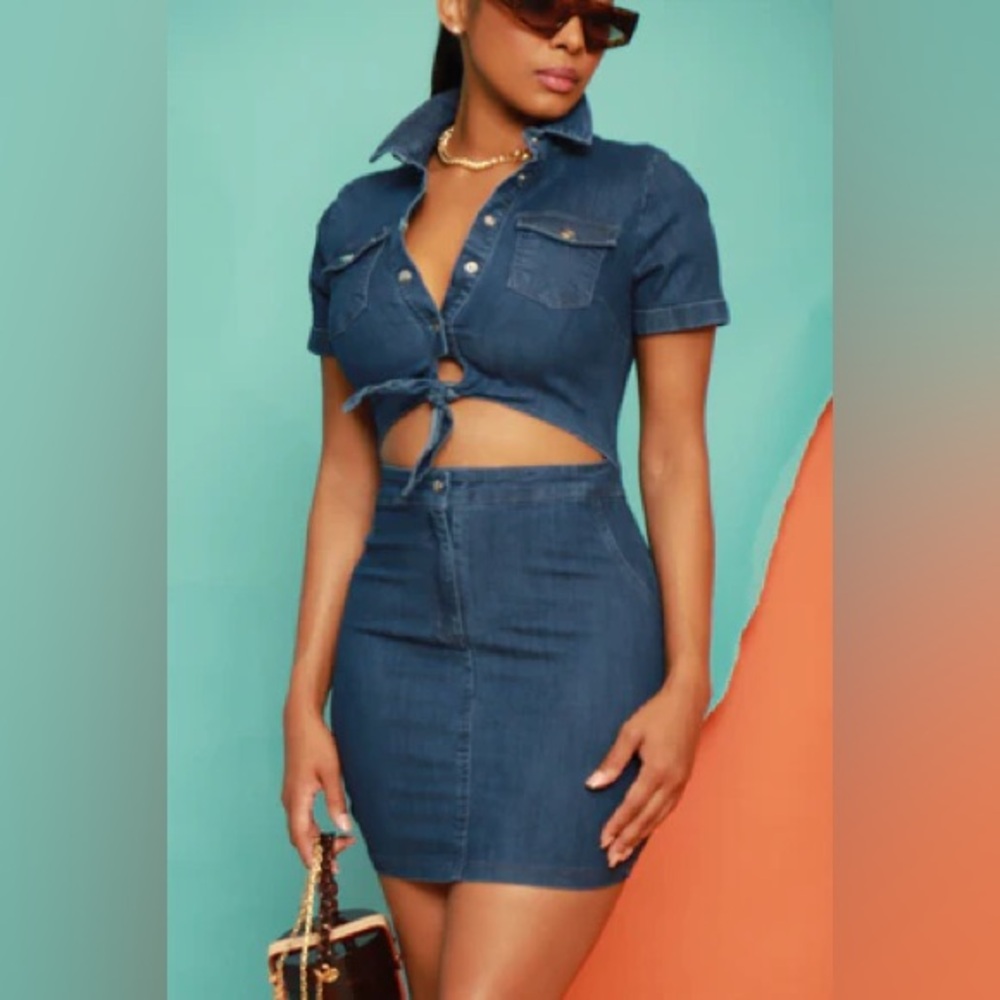 🍒BUNDLE 2 ITEMS FOR $8✨

🌸AMTIOUS western denim cutout dress ✨